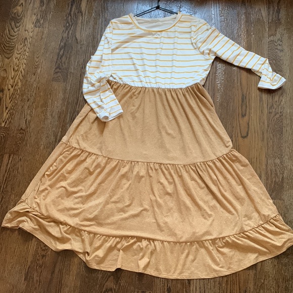 Tiered+striped flowy dresses - Picture 6 of 9